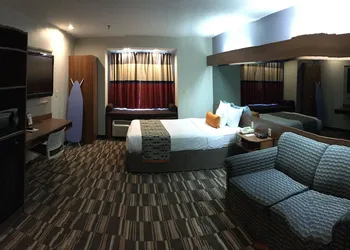 Microtel Inn & Suites by Wyndham Philadelphia Airport hotel thumbnail 6
