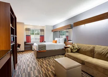Microtel Inn & Suites by Wyndham Philadelphia Airport hotel thumbnail 8