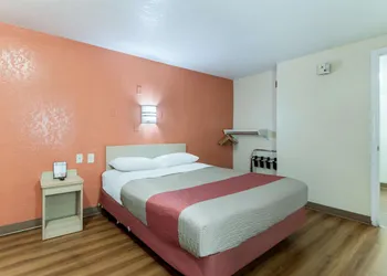 Motel 6 Newport News, VA hotel thumbnail 4