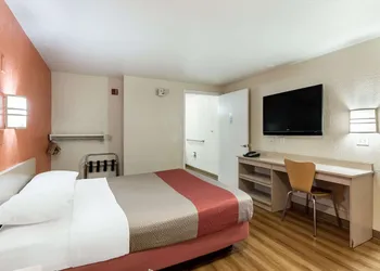 Motel 6 Newport News, VA hotel thumbnail 8