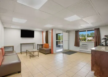 Rodeway Inn & Suites Grand Rapids Southeast hotel thumbnail 2
