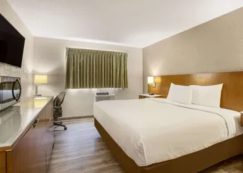 Rodeway Inn & Suites Grand Rapids Southeast hotel thumbnail 5