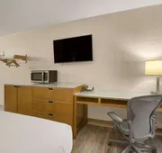 Rodeway Inn & Suites Grand Rapids Southeast hotel detail image 7