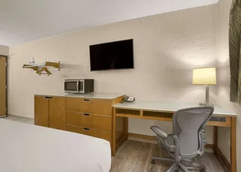 Rodeway Inn & Suites Grand Rapids Southeast hotel thumbnail 7