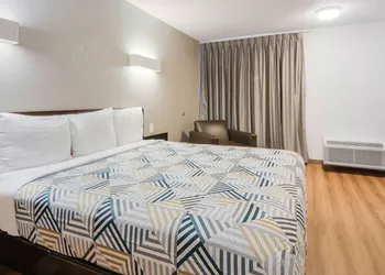 Motel 6 Addison, TX - Dallas hotel thumbnail 4