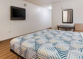 Motel 6 Addison, TX - Dallas hotel thumbnail 5