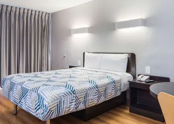Motel 6 Addison, TX - Dallas hotel thumbnail 6
