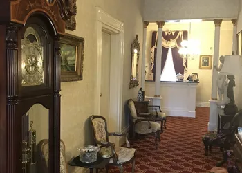 The Guest House Historic Mansion hotel thumbnail 2