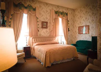 The Guest House Historic Mansion hotel thumbnail 5