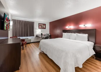 Red Roof Inn PLUS+ Columbus - Worthington hotel thumbnail 7