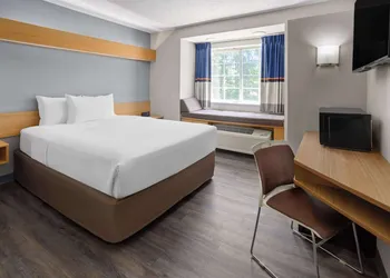 Microtel Inn by Wyndham Raleigh Durham Airport hotel thumbnail 4