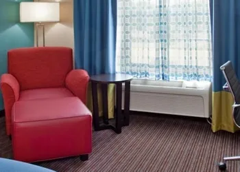 Holiday Inn Express & Suites North Kansas City by IHG hotel thumbnail 4