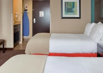 Holiday Inn Express & Suites North Kansas City by IHG hotel thumbnail 5