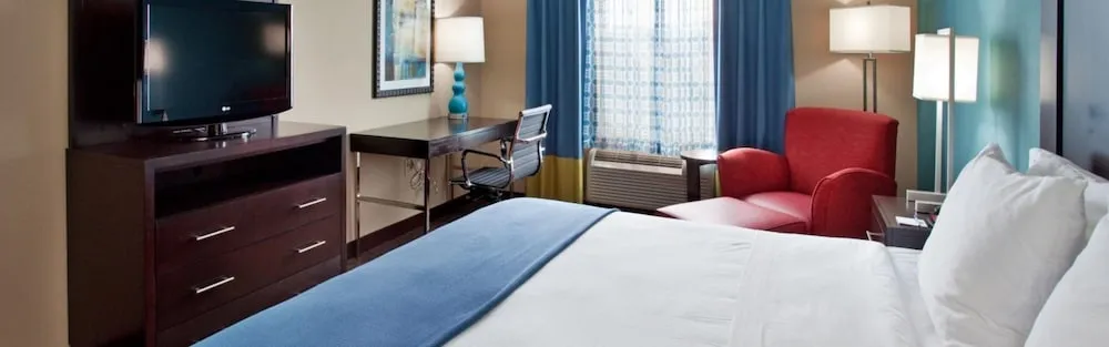 Holiday Inn Express & Suites North Kansas City by IHG hotel detail image 6