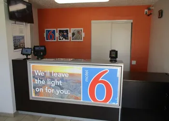 Motel 6 Austin, TX - North Central hotel thumbnail 2