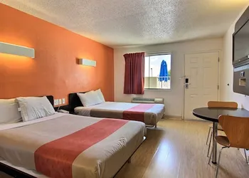 Motel 6 Austin, TX - North Central hotel thumbnail 8