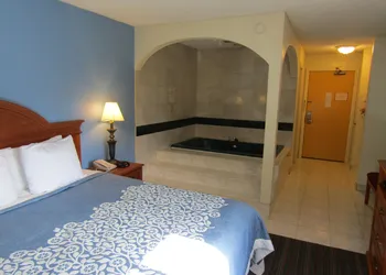 Days Inn by Wyndham Runnemede Philadelphia Area hotel thumbnail 4