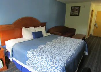 Days Inn by Wyndham Runnemede Philadelphia Area hotel thumbnail 7