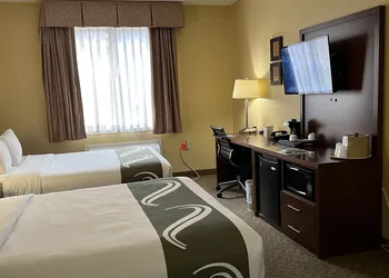 Quality Suites Midland North Loop 250 hotel thumbnail 6