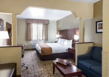 Quality Suites Midland North Loop 250 hotel thumbnail 8