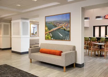 Hampton Inn & Suites La Crosse Downtown hotel thumbnail 4