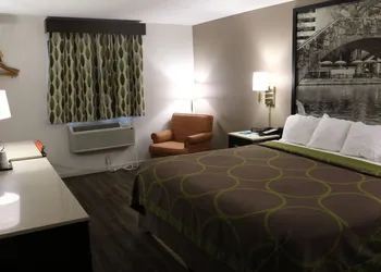 Super 8 by Wyndham San Antonio/I-35 North hotel thumbnail 5