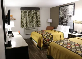 Super 8 by Wyndham San Antonio/I-35 North hotel thumbnail 6