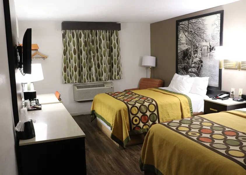 Super 8 by Wyndham San Antonio/I-35 North hotel detail image 6