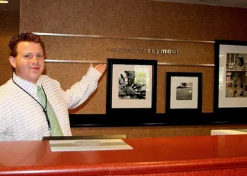 Hampton Inn Seymour hotel thumbnail 4
