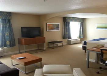 Holiday Inn & Suites Spring- The Woodlands Area by IHG hotel thumbnail 7