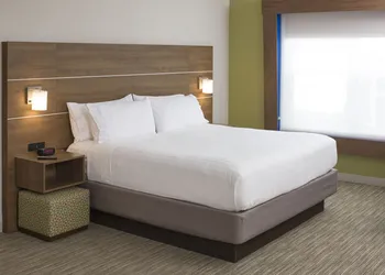 Holiday Inn Express Hotel & Suites White River Junction by IHG hotel thumbnail 3