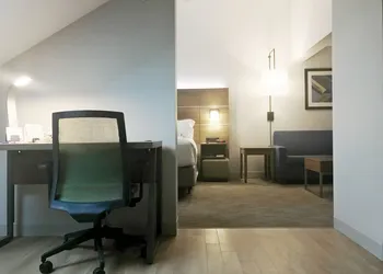 Holiday Inn Express Hotel & Suites White River Junction by IHG hotel thumbnail 4