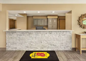 Super 8 by Wyndham Ankeny/Des Moines Area hotel thumbnail 2