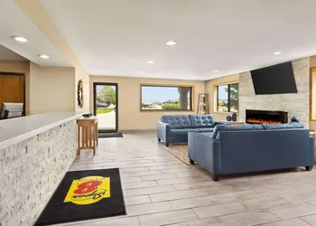 Super 8 by Wyndham Ankeny/Des Moines Area hotel thumbnail 5