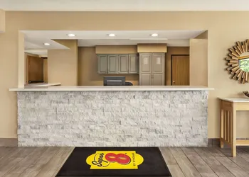 Super 8 by Wyndham Ankeny/Des Moines Area hotel thumbnail 2