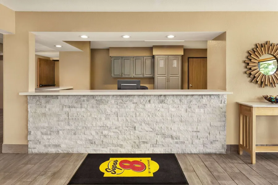 Super 8 by Wyndham Ankeny/Des Moines Area hotel detail image 2