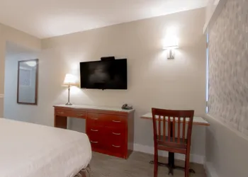 Scott's Inn and Suites hotel thumbnail 4