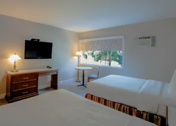 Scott's Inn and Suites hotel thumbnail 5