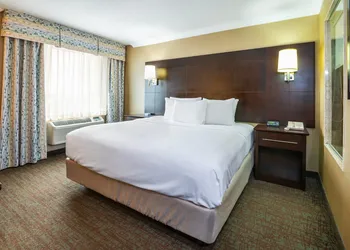 Comfort Inn & Conference Centre Toronto Airport hotel thumbnail 7