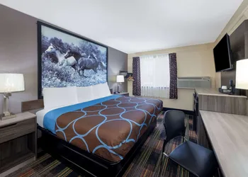 Super 8 by Wyndham Kansas City at Barry Road/Airport hotel thumbnail 8