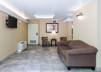 Quality Inn Chicopee - Springfield hotel thumbnail 2