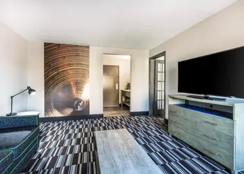 Comfort Inn Airport hotel thumbnail 5