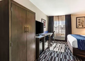 Comfort Inn Airport hotel thumbnail 7