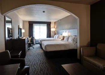 Holiday Inn Express & Suites Manhattan by IHG hotel thumbnail 2