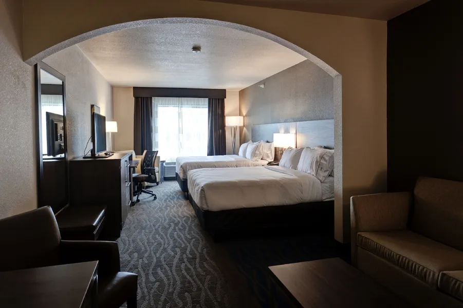 Holiday Inn Express & Suites Manhattan by IHG hotel detail image 2
