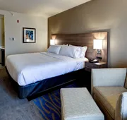Holiday Inn Express & Suites Manhattan by IHG hotel detail image 3