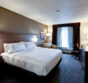 Holiday Inn Express & Suites Manhattan by IHG hotel detail image 5