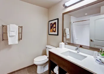 Holiday Inn Express & Suites Manhattan by IHG hotel thumbnail 6