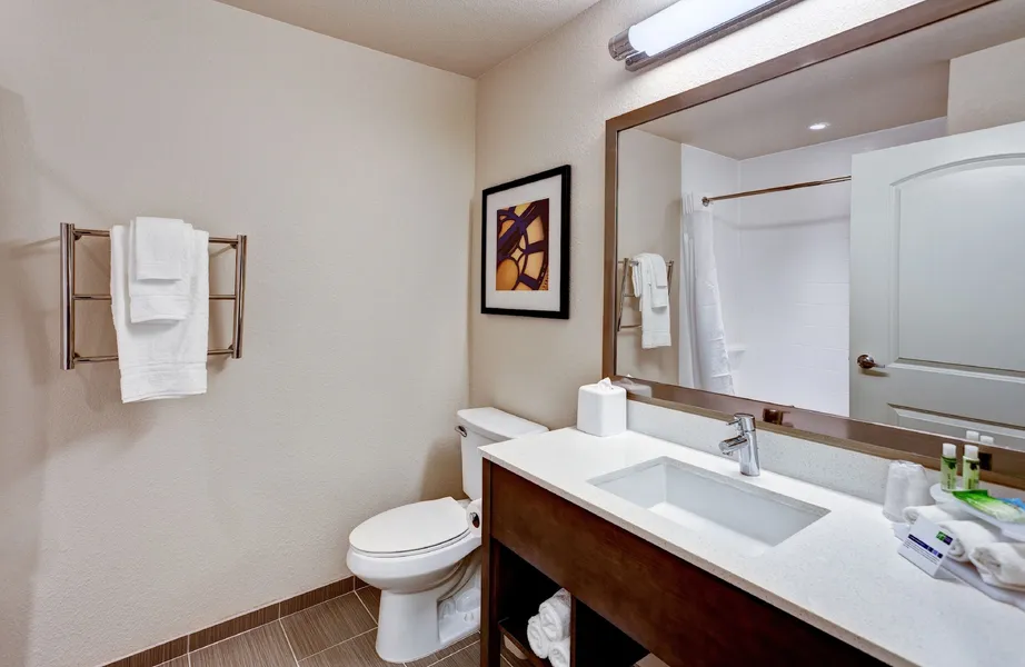 Holiday Inn Express & Suites Manhattan by IHG hotel detail image 6