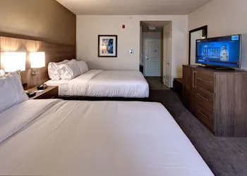 Holiday Inn Express & Suites Manhattan by IHG hotel thumbnail 8